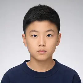 예시: 가상 인물의 올리신 사진 이미지 (초등학교 · 경찰관). AI로 만든 가상 인물입니다.
